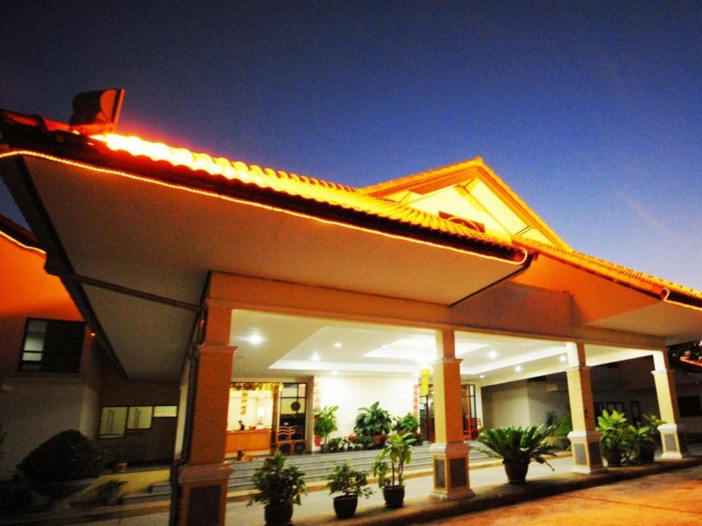 Golden Land Hotel Chiang Rai Extérieur photo